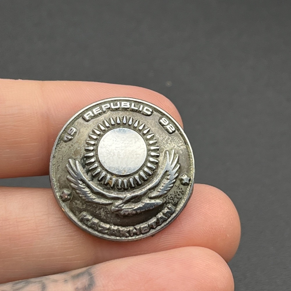 Vintage 1992 Republic Of Kazakhstan Country‎ Eagle Lapel Hat Pin